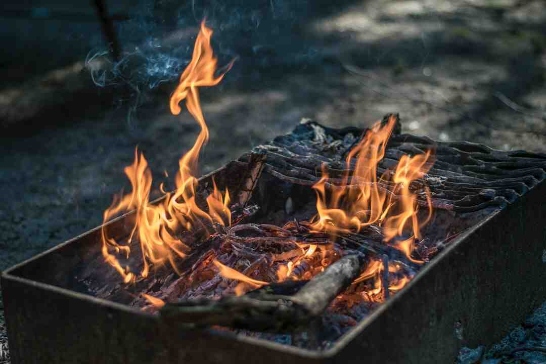 Comment nettoyer la cuve d'un barbecue à charbon ?
