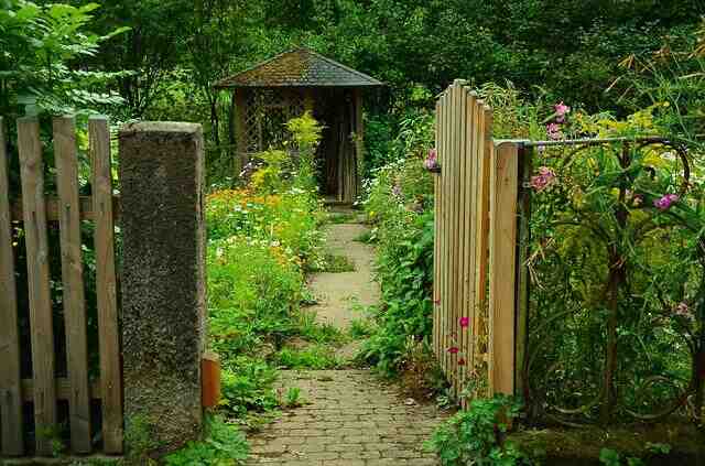Comment isoler un abri de jardin sur une dalle de béton ?