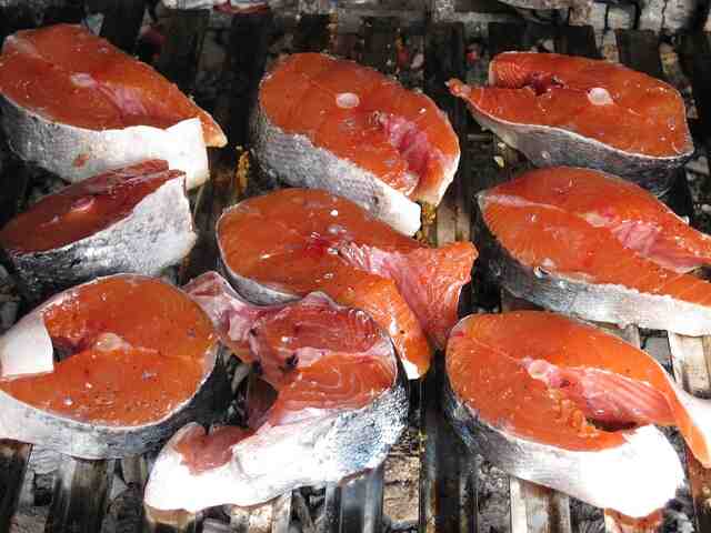 Comment savoir si le saumon est cuit sans thermometre ?